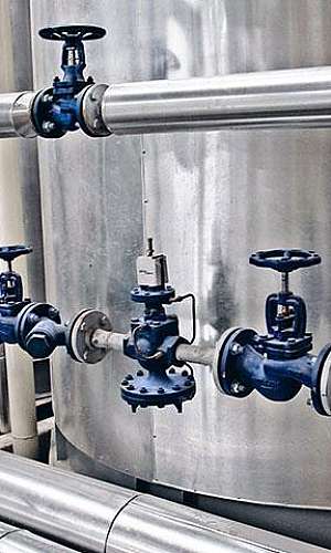 Montagem de isolamento térmico em equipamentos Montagem de isolamento térmico em equipamentos